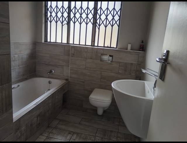 5 BEDROOM HOUSE FOR SALE IN BIRCHLEIGH NORTH